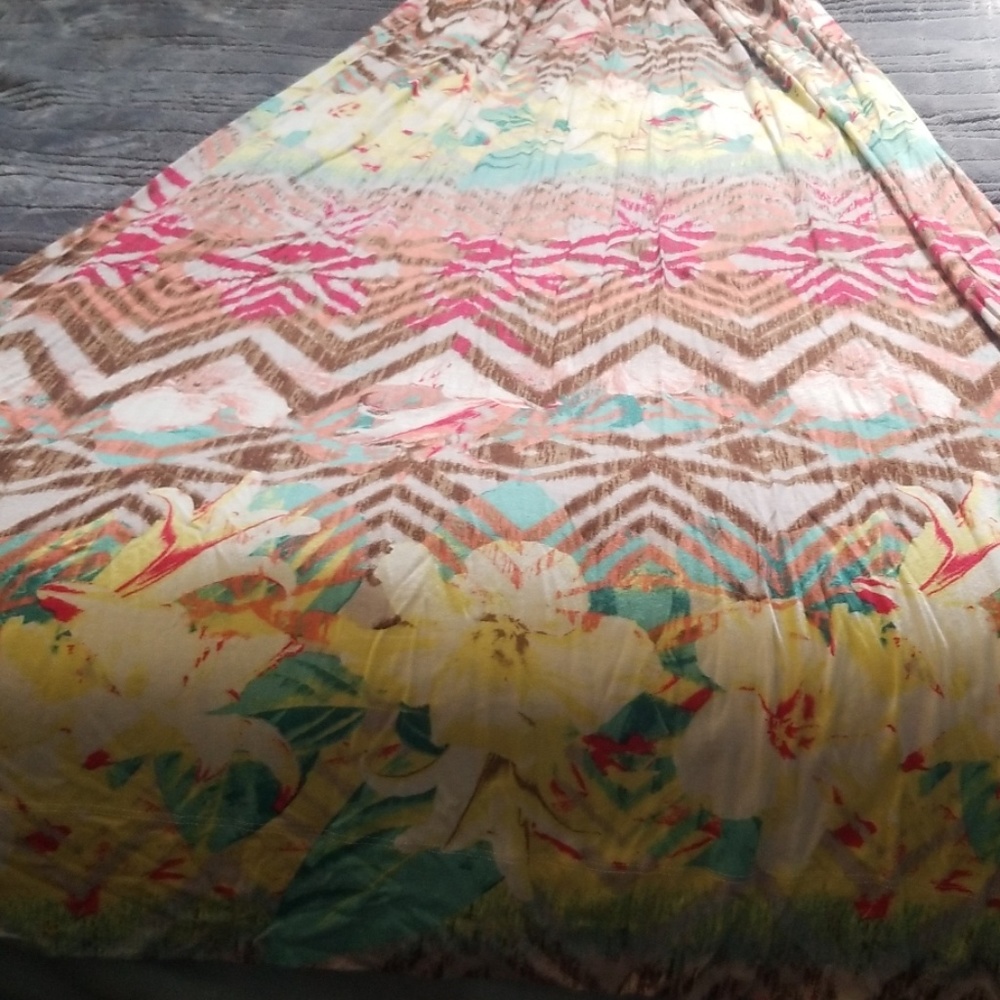 Dress - Picture 3 of 3